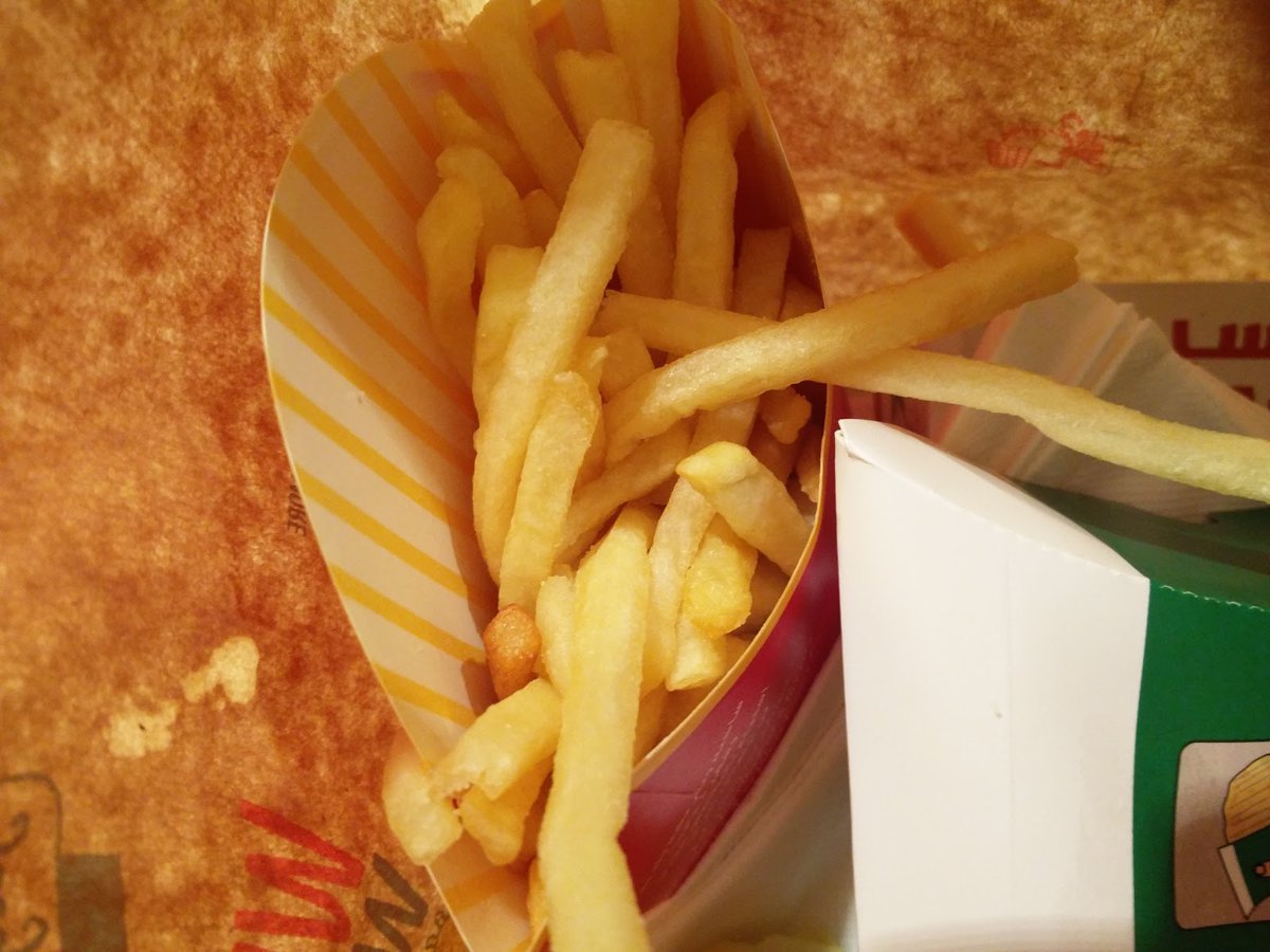 مطعم ماكدونالدز.
