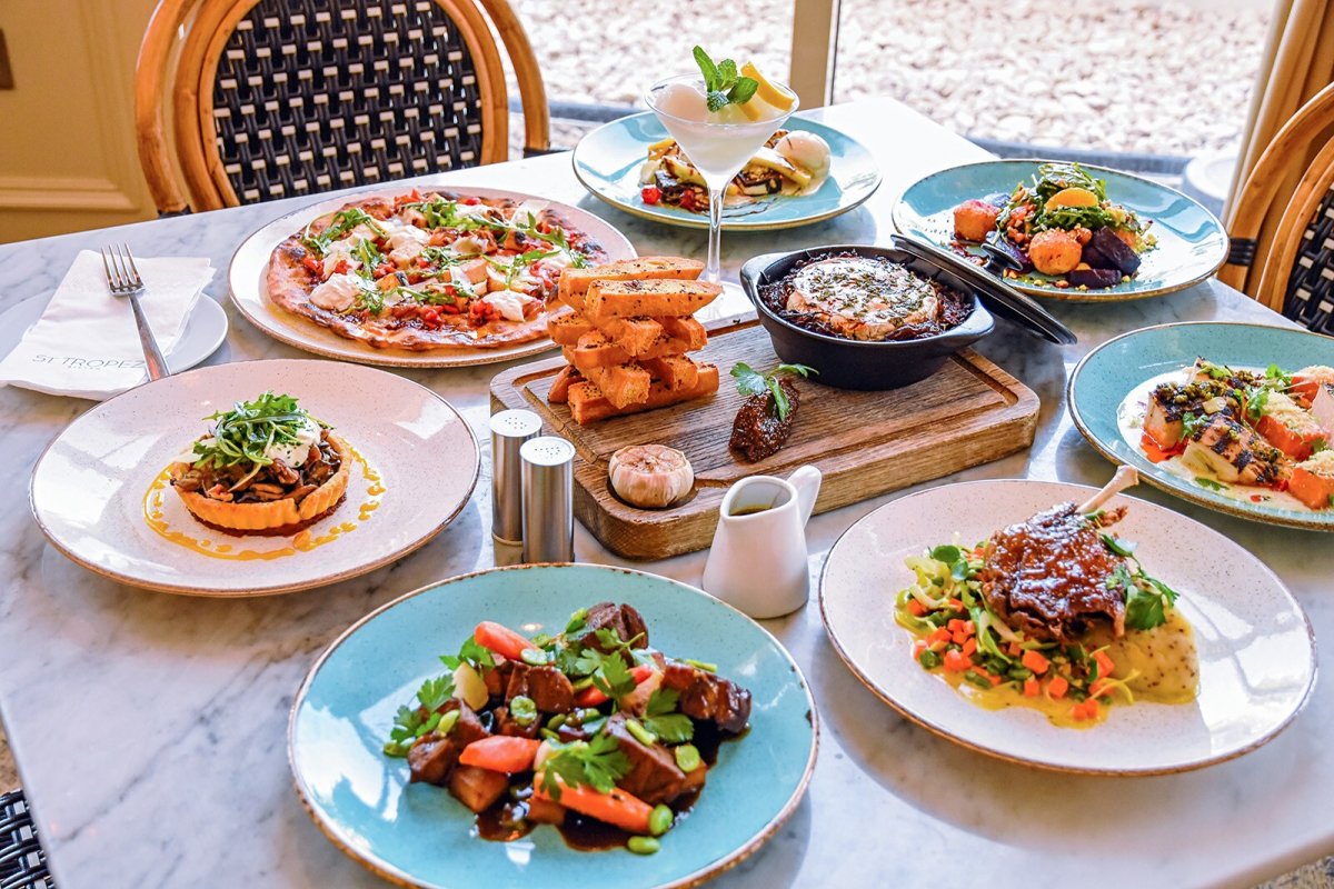 مطعم St Tropez Bistro