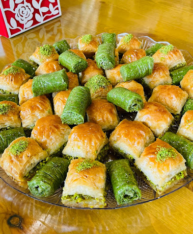مطعم Deniz Bey Turkish Sweets دبى
