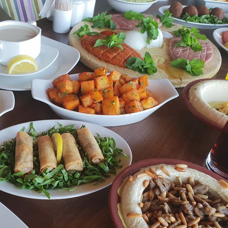 مطاعم دبي مول المطله على النافوره