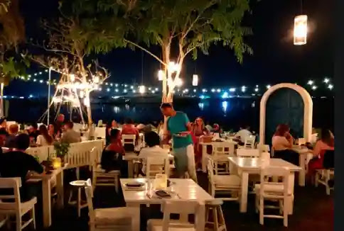مطعم فيش بيتش تافيرنا Fish Beach Taverna( الأسعار+ المنيو+ الموقع)