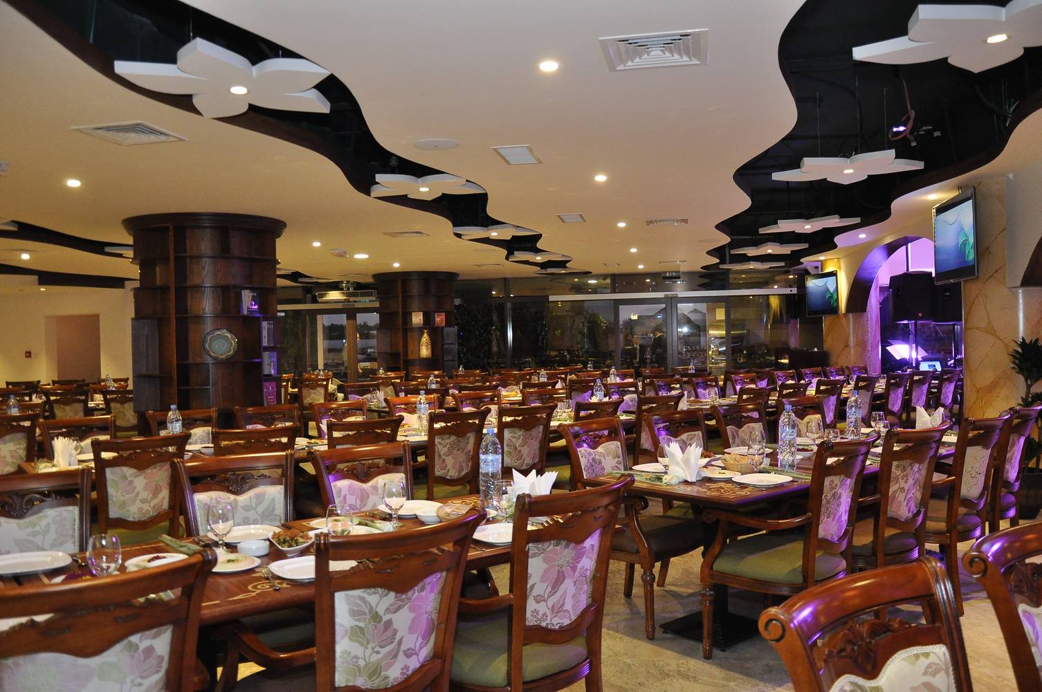 مطعم ومقهى درج الياسمين