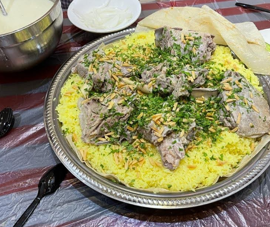 مطعم قصر المنسف دبي